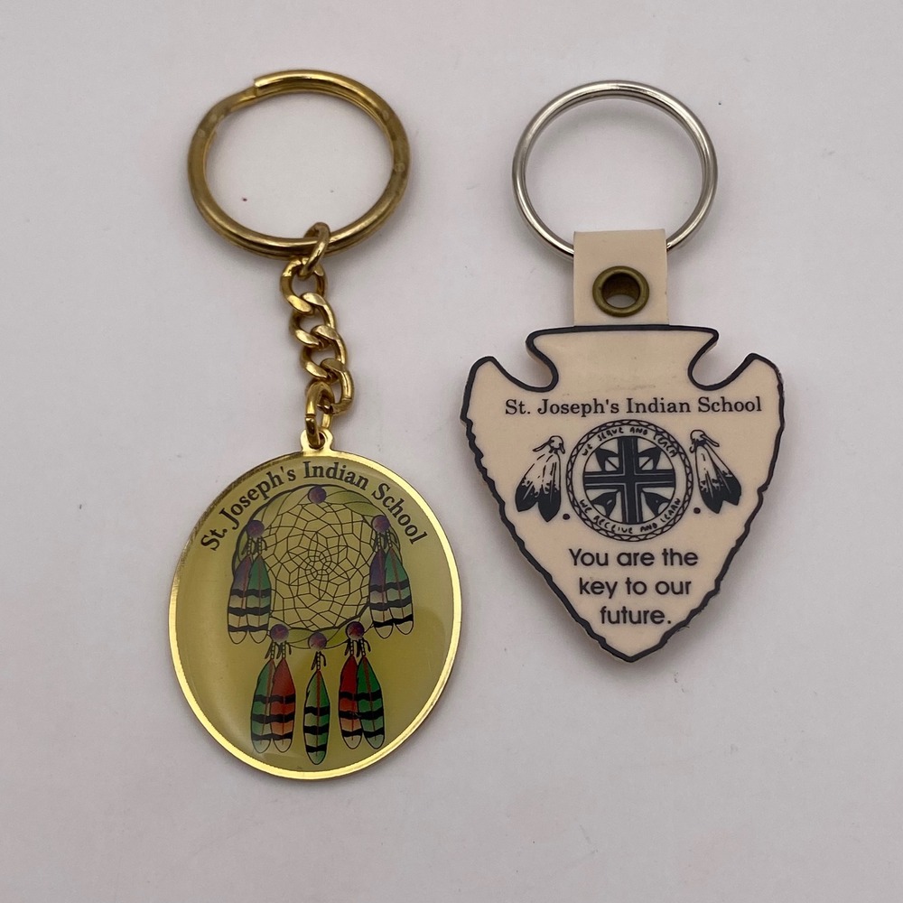St‎ Joseph's Indian School Keychain Set Dreamcatcher Arrowhead Gold Tone Cream